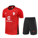 Conjunto entrenamiento hombre AC Milan temporada 2025 2026 oficial rojo camiseta y pantalón negro técnica transpirable pro serie a kit rossonero.