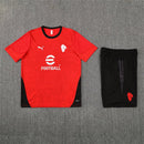 Conjunto entrenamiento hombre AC Milan temporada 2025 2026 oficial rojo camiseta y pantalón negro técnica transpirable pro serie a kit rossonero.