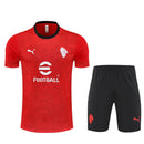 Conjunto entrenamiento hombre AC Milan temporada 2025 2026 oficial rojo camiseta y pantalón negro técnica transpirable pro serie a kit rossonero.