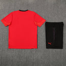 Conjunto entrenamiento hombre AC Milan temporada 2025 2026 oficial rojo camiseta y pantalón negro técnica transpirable pro serie a kit rossonero.