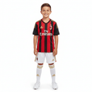 AC Milan retro infantil, Conjunto niño Milan 14/15, Camiseta Milan clásica niños, Short Milan infantil retro, Ropa oficial Milan kids, Kit fútbol niño retro, Regalo fútbol infantil Milan, Equipación Rossonera niño, Comprar conjunto barato, Tienda Hincha Futbolero.