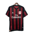 Camiseta hombre retro AC Milan primera equipación temporada 2015 2016 franjas rojas y negras calidad 1.1 oficial, AC Milan Retro, Camiseta Milan 15/16, Camiseta clásica Milan, Ropa retro fútbol Italia, Calidad 1.1 Rossonero, Tienda Hincha Futbolero, San Siro, Bacca Retro, Bloke Core Milan, Camisetas antiguas 2026.