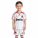 Conjunto infantil retro AC Milan 2006 2007 segunda equipación blanco calidad 1.1 premium época Kaká final de Atenas oficial, Milan infantil retro, Conjunto niño Milan 2007 blanco, Ropa AC Milan niños retro, Equipación Milan junior 06/07 blanco, Calidad 1.1 infantil, Tienda Hincha Futbolero, Regalo niño Milan fútbol, Camiseta blanca Milan niño retro, Milan Kids Away Retro 2006.