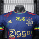 Camiseta hombre Ajax Bob Marley edición especial azul versión jugador temporada 2025 2026 calidad 1.1 oficial, Ajax Bob Marley azul, Camiseta Ajax 2025 jugador, Camiseta Ajax Three Little Birds azul, Camiseta especial Ajax hombre, Calidad 1.1 Ajax, Tienda Hincha Futbolero, Eredivisie 2026, Bloke Core Ajax, Regalo hombre Bob Marley, Jersey Ajax Marley authentic azul.