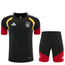 Alemania 2026, Conjunto Alemania negro, Entrenamiento Alemania 26/27, Ropa Alemania barata, Kit Alemania oficial, Calidad 1.1 Alemania, Mundial 2026, Regalo fútbol hombre, Tienda Hincha Futbolero, Germany Black Kit.