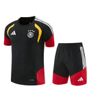Alemania 2026, Conjunto Alemania negro, Entrenamiento Alemania 26/27, Ropa Alemania barata, Kit Alemania oficial, Calidad 1.1 Alemania, Mundial 2026, Regalo fútbol hombre, Tienda Hincha Futbolero, Germany Black Kit.