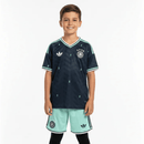 Conjunto infantil selección Alemania 2026 2027 segunda equipación azul marino y azul claro calidad 1.1 premium edición Copa del Mundo, Alemania infantil 2026, Conjunto niño Alemania azul, Ropa selección Alemania niños 2026, Equipación Alemania junior 26/27, Calidad 1.1 infantil, Tienda Hincha Futbolero, Regalo niño fútbol Alemania, Camiseta azul marino Alemania niño, Germany Kids 2026 Away.