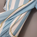 Camiseta oficial de la selección de Argentina primera equipación temporada 2006 2007 color albiceleste retro para hombre de Tienda Hincha Futbolero, Camiseta Argentina retro, Argentina 2006/07, Ropa Argentina vintage, Comprar camiseta Argentina albiceleste, AFA, Camisetas fútbol retro, Retro Argentina 2007, Colección selección argentina, Fútbol YEARS 2000.
