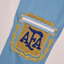 Camiseta oficial de la selección de Argentina primera equipación temporada 1993 1994 retro para hombre de Tienda Hincha Futbolero, Camiseta Argentina retro, Argentina 93/94, Ropa Argentina vintage, Comprar camiseta Argentina antigua, Albiceleste, AFA, Camisetas fútbol retro, Retro Argentina 1994, Colección selección argentina, Copa América 93.