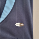 Camiseta oficial de la selección de Argentina segunda equipación temporada 2006 2007 color azul marino retro para hombre de Tienda Hincha Futbolero, Camiseta Argentina retro, Argentina 2006/07, Ropa Argentina vintage, Comprar camiseta Argentina azul marino, Albiceleste, AFA, Camisetas fútbol retro, Retro Argentina 2007, Colección selección argentina, Fútbol YEARS 2000.