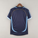 Camiseta oficial de la selección de Argentina segunda equipación temporada 2006 2007 color azul marino retro para hombre de Tienda Hincha Futbolero, Camiseta Argentina retro, Argentina 2006/07, Ropa Argentina vintage, Comprar camiseta Argentina azul marino, Albiceleste, AFA, Camisetas fútbol retro, Retro Argentina 2007, Colección selección argentina, Fútbol YEARS 2000.