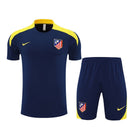 Conjunto hombre entrenamiento Atlético de Madrid temporada 2025 2026 camiseta y pantalón corto azul marino tejido técnico transpirable calidad 1.1 oficial, Atlético de Madrid 2025, Conjunto entrenamiento Atleti, Atleti Training Kit 25/26, Ropa Atleti azul marino, Camiseta barata Atleti, Calidad 1.1 Atlético, Entrenamiento La Liga, Tienda Hincha Futbolero, Colchoneros, Bloke Core Training.
