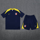 Conjunto hombre entrenamiento Atlético de Madrid temporada 2025 2026 camiseta y pantalón corto azul marino tejido técnico transpirable calidad 1.1 oficial, Atlético de Madrid 2025, Conjunto entrenamiento Atleti, Atleti Training Kit 25/26, Ropa Atleti azul marino, Camiseta barata Atleti, Calidad 1.1 Atlético, Entrenamiento La Liga, Tienda Hincha Futbolero, Colchoneros, Bloke Core Training.