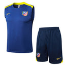 Conjunto hombre entrenamiento Atlético de Madrid temporada 2025 2026 camiseta sin mangas púrpura pantalón corto azul marino técnica transpirable colchonero oficial.