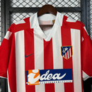 Camiseta hombre retro Atlético de Madrid Centenario temporada 2002 2003 rojiblanca calidad 1.1 oficial, Atlético de Madrid 2002, Camiseta Centenario Atleti, Camiseta retro Atlético Madrid 02/03, Ropa clásica Atleti, Calidad 1.1 Centenario, Tienda Hincha Futbolero, Vicente Calderón, Camisetas vintage fútbol España, Bloke Core Atleti, Colección Retro 2026.