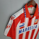 Camiseta oficial del Atlético de Madrid primera equipación temporada 1994 1995 retro para hombre de Tienda Hincha Futbolero, Camiseta Atlético de Madrid retro, Atlético 94/95, Ropa Atlético de Madrid vintage, Comprar camiseta Atleti antigua, Colchoneros, Camisetas fútbol retro, Retro Atlético de Madrid 1995, Vicente Calderón, Colección Atleti.