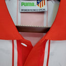 Camiseta oficial del Atlético de Madrid primera equipación temporada 1994 1995 retro para hombre de Tienda Hincha Futbolero, Camiseta Atlético de Madrid retro, Atlético 94/95, Ropa Atlético de Madrid vintage, Comprar camiseta Atleti antigua, Colchoneros, Camisetas fútbol retro, Retro Atlético de Madrid 1995, Vicente Calderón, Colección Atleti.