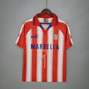 Camiseta oficial del Atlético de Madrid primera equipación temporada 1995 1996 retro para hombre de Tienda Hincha Futbolero, Camiseta Atlético de Madrid retro, Atlético 95/96, Ropa Atlético de Madrid vintage, Comprar camiseta Atleti antigua, Colchoneros, Camisetas fútbol retro, Retro Atlético de Madrid 1996, Vicente Calderón, Colección Atlético.