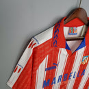 Camiseta oficial del Atlético de Madrid primera equipación temporada 1995 1996 retro para hombre de Tienda Hincha Futbolero, Camiseta Atlético de Madrid retro, Atlético 95/96, Ropa Atlético de Madrid vintage, Comprar camiseta Atleti antigua, Colchoneros, Camisetas fútbol retro, Retro Atlético de Madrid 1996, Vicente Calderón, Colección Atlético.