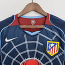 Camiseta oficial del Atlético de Madrid segunda equipación temporada 2004 2005 diseño Spider-Man retro para hombre de Tienda Hincha Futbolero,Camiseta Atlético de Madrid retro, Atlético Spider-Man, Atleti 04/05, Ropa Atlético de Madrid vintage, Comprar camiseta Spider-Man Atleti, Colchoneros, Camisetas fútbol retro, Retro Atlético de Madrid 2005, Vicente Calderón, Colección Atlético.