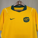 Camiseta hombre selección Australia temporada 2026 2027 primera equipación amarilla detalles verdes calidad 1.1 premium Tienda Hincha Futbolero. Australia 2026, Camiseta Australia 2027, Socceroos Jersey, Ropa Australia fútbol, Camiseta Australia amarilla, Calidad 1.1 Australia, Mundial 2026, Tienda Hincha Futbolero, Australia Home Jersey 26/27.