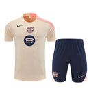 Conjunto hombre entrenamiento FC Barcelona camiseta salmón y pantalón negro temporada 2025 2026 calidad 1.1 oficial, Barcelona 2025, Conjunto entrenamiento Barça, Ropa entrenamiento Barcelona salmón, Camiseta Barcelona 25/26 entrenamiento, Calidad 1.1 Barcelona, Tienda Hincha Futbolero, La Liga 2026, Bloke Core deportivo, Regalo hombre Barça, Training kit Barcelona 2026.