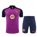 Conjunto hombre entrenamiento FC Barcelona camiseta púrpura y pantalón azul marino temporada 2025 2026 calidad 1.1 oficial,Barcelona 2025, Conjunto entrenamiento Barça, Ropa entrenamiento Barcelona púrpura, Camiseta Barcelona 25/26 entrenamiento, Calidad 1.1 Barcelona, Tienda Hincha Futbolero, La Liga 2026, Bloke Core deportivo, Regalo hombre Barça, Training kit Barcelona 2026.