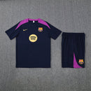 Conjunto hombre entrenamiento FC Barcelona camiseta y pantalón azul marino temporada 2025 2026 calidad 1.1 oficial, Barcelona 2025, Conjunto entrenamiento Barça, Ropa entrenamiento Barcelona azul marino, Camiseta Barcelona 25/26 entrenamiento, Calidad 1.1 Barcelona, Tienda Hincha Futbolero, La Liga 2026, Bloke Core deportivo, Regalo hombre Barça, Training kit Barcelona 2026.