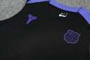 Conjunto hombre FC Barcelona entrenamiento sin mangas edición especial Kobe Bryant 2025 2026 camiseta tirantes negra detalles morados y pantalón corto oficial fútbol culé 25/26.
