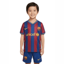 Conjunto infantil retro FC Barcelona 2009 2010 primera equipación azulgrana calidad 1.1 premium época Lionel Messi el sextete oficial, Barcelona infantil retro, Conjunto niño Barça 2010 azulgrana, Ropa FC Barcelona niños retro, Equipación Barça junior 09/10, Calidad 1.1 infantil, Tienda Hincha Futbolero, Regalo niño Barcelona fútbol, Camiseta azul y roja Barça niño retro, Barça Kids Retro 2009.