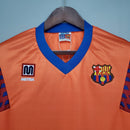 Camiseta oficial del FC Barcelona segunda equipación temporada 1989 1992 color naranja retro para hombre de Tienda Hincha Futbolero, Camiseta Barcelona retro, Barça 89/92, Ropa Barcelona vintage, Comprar camiseta Barcelona naranja, Dream Team Cruyff, Culés, Camisetas fútbol retro, Retro Barcelona 1992, Wembley 92, Colección Barça.