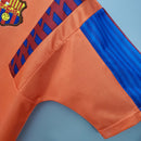 Camiseta oficial del FC Barcelona segunda equipación temporada 1989 1992 color naranja retro para hombre de Tienda Hincha Futbolero, Camiseta Barcelona retro, Barça 89/92, Ropa Barcelona vintage, Comprar camiseta Barcelona naranja, Dream Team Cruyff, Culés, Camisetas fútbol retro, Retro Barcelona 1992, Wembley 92, Colección Barça.
