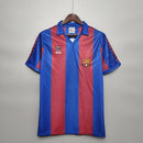 Camiseta oficial del FC Barcelona primera equipación temporada 1990 1991 retro para hombre de Tienda Hincha Futbolero, Camiseta Barcelona retro, Barça 90/91, Ropa Barcelona vintage, Comprar camiseta Barcelona antigua, Dream Team, Culés, Blaugrana, Camisetas fútbol retro, Retro Barcelona 1991, Historia FC Barcelona, Colección Barça.