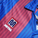 Camiseta oficial del FC Barcelona primera equipación temporada 1990 1991 retro para hombre de Tienda Hincha Futbolero, Camiseta Barcelona retro, Barça 90/91, Ropa Barcelona vintage, Comprar camiseta Barcelona antigua, Dream Team, Culés, Blaugrana, Camisetas fútbol retro, Retro Barcelona 1991, Historia FC Barcelona, Colección Barça.