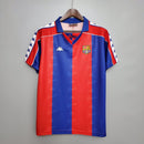 Camiseta oficial del FC Barcelona primera equipación temporada 1992 1993 retro para hombre de Tienda Hincha Futbolero, Camiseta Barcelona retro, Barça 92/93, Ropa Barcelona vintage, Comprar camiseta Barcelona antigua, Dream Team Cruyff, Culés, Camisetas fútbol retro, Retro Barcelona 93, Colección Barça, Blaugrana.