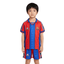 Conjunto infantil retro FC Barcelona 1995 1997 primera equipación azulgrana con detalles en las mangas calidad 1.1 premium época Ronaldo Fenómeno oficial, Barcelona infantil retro, Conjunto niño Barça 1996 azulgrana, Ropa FC Barcelona niños retro, Equipación Barcelona junior 95/97, Calidad 1.1 infantil, Tienda Hincha Futbolero, Regalo niño Barcelona fútbol, Camiseta rayas azul y grana niño, Barça Kids Retro 1997 Ronaldo.