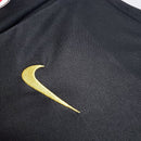 Camiseta hombre FC Barcelona temporada 2020 2021 segunda equipación negra detalles dorados retro calidad 1.1 premium Messi Tienda Hincha Futbolero. Barcelona 2020, Barcelona 2021, Camiseta Barcelona negra, Ropa Barça retro, Camiseta Barça negra y oro, Calidad 1.1 Barcelona, Messi 2021, Tienda Hincha Futbolero, Barcelona Retro Jersey 20/21 black.