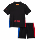 Conjunto infantil FC Barcelona segunda equipación 2024 2025 niños kit completo camiseta negra y pantalón corto oficial fútbol niños culés 24/25 vista dorsal.