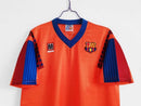Camiseta oficial del FC Barcelona segunda equipación temporada 1990 1991 naranja retro para hombre de Tienda Hincha Futbolero, modelo histórico Dream Team, Camiseta FC Barcelona retro, Barça 90/91, Ropa FC Barcelona vintage, Comprar camiseta Barcelona naranja, Dream Team Cruyff, Culés, Mes que un club, Camisetas fútbol retro, Retro FC Barcelona 1991, Historia Barça, Colección Barcelona 90s.