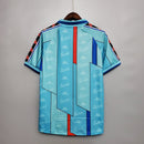 Camiseta oficial del FC Barcelona segunda equipación temporada 1996 1997 color azul retro para hombre de Tienda Hincha Futbolero, Camiseta Barcelona retro, Barça 96/97, Ropa Barcelona vintage, Comprar camiseta Barcelona antigua, Culés, Blaugrana, Camisetas fútbol retro, Retro Barcelona 97, Ronaldo Fenómeno, Colección Barça.