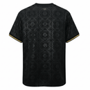 Camiseta hombre Bayern de Múnich edición especial 125 aniversario temporada 2025 2026 negra y oro detalles dorados calidad 1.1 oficial, Bayern Munich 125 YEARS, Camiseta Bayern negra oro, Bayern edición especial 2025, Camiseta 125 aniversario Bayern, Camiseta barata Bayern Múnich, Calidad 1.1 Bayern, Bundesliga 2026, Tienda Hincha Futbolero, Mia San Mia, Bloke Core Lujo.