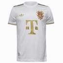 Camiseta hombre Bayern de Múnich edición especial 125 aniversario temporada 2025 2026 blanca y oro detalles dorados calidad 1.1 oficial, Bayern Munich 125 YEARS, Camiseta Bayern blanca oro, Bayern aniversario 2025, Camiseta blanca especial Bayern, Camiseta barata Bayern Múnich, Calidad 1.1 Bayern, Bundesliga 2026, Tienda Hincha Futbolero, Mia San Mia, Bloke Core Blanco.