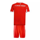Conjunto infantil primeira equipação Bayern de Munique camiseta e calção vermelho temporada 2025 2026 qualidade 1.1 oficial, Bayern Múnich infantil 2025, Conjunto niño Bayern rojo, Ropa Bayern Munich niños, Equipación Bayern junior 25/26, Calidad 1.1 infantil, Tienda Hincha Futbolero, Regalo niño Bayern fútbol, Camiseta roja Bayern niño, Bayern Kids Home Kit.