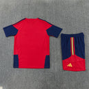 Conjunto hombre Selección España temporada 2026 2027 oficial camiseta roja pantalón corto azul fútbol técnica transpirable La Roja entrenamiento mundial.