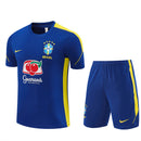 Conjunto hombre Selección Brasil temporada 2026 2027 oficial Jordan camiseta y pantalón corto azul marino detalles amarillos fútbol técnica transpirable Canarinha entrenamiento mundial.