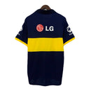Camiseta hombre Boca Juniors temporada 2009 2010 primera equipación azul y oro franja amarilla retro calidad 1.1 premium Juan Román Riquelme Tienda Hincha Futbolero. Boca Juniors 2009, Boca 2010, Camiseta Boca retro, Ropa Boca Juniors clásica, Camiseta Boca azul y oro, Calidad 1.1 Boca, Riquelme Retro, Palermo 2010, Tienda Hincha Futbolero, Boca Retro Jersey 09/10.