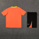 Brasil 2026, Conjunto entrenamiento Brasil naranja, Ropa oficial Brasil 25/26, Camiseta entrenamiento Brasil naranja, Kit de fútbol hombre naranja negro, Regalo fútbol hombre Brasil, Ropa CBF entrenamiento, Pantalón corto Brasil negro, Comprar conjunto entrenamiento barato, Tienda Hincha Futbolero.
