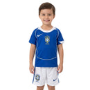 Conjunto infantil retro Brasil segunda equipación azul temporada 2004 camiseta y pantalón corto calidad 1.1 oficial, Brasil 2004, Conjunto infantil Brasil, Kit niño Brasil retro, Camiseta Brasil azul niño, Ropa barata Brasil kids, Calidad 1.1 Canarinha, Tienda Hincha Futbolero, Joga Bonito, Regalo futbol niño, Camisetas retro niños 2026.