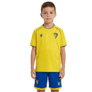 Cádiz 2026 infantil, Conjunto niño Cádiz, Camiseta amarilla Cádiz niño, Short azul Cádiz infantil, Ropa oficial Cádiz kids, Kit fútbol niño 25/26, Regalo fútbol infantil Cádiz, Equipación La Liga niño, Comprar conjunto barato, Tienda Hincha Futbolero.