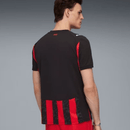 AC Milan 2025, Camiseta Milan local, AC Milan 25/26 Home, Ropa Milan oficial, Camiseta fútbol Italia, Calidad 1.1 Milan, Nueva colección 2025, Regalo fútbol hombre, Tienda Hincha Futbolero, Rossoneri.